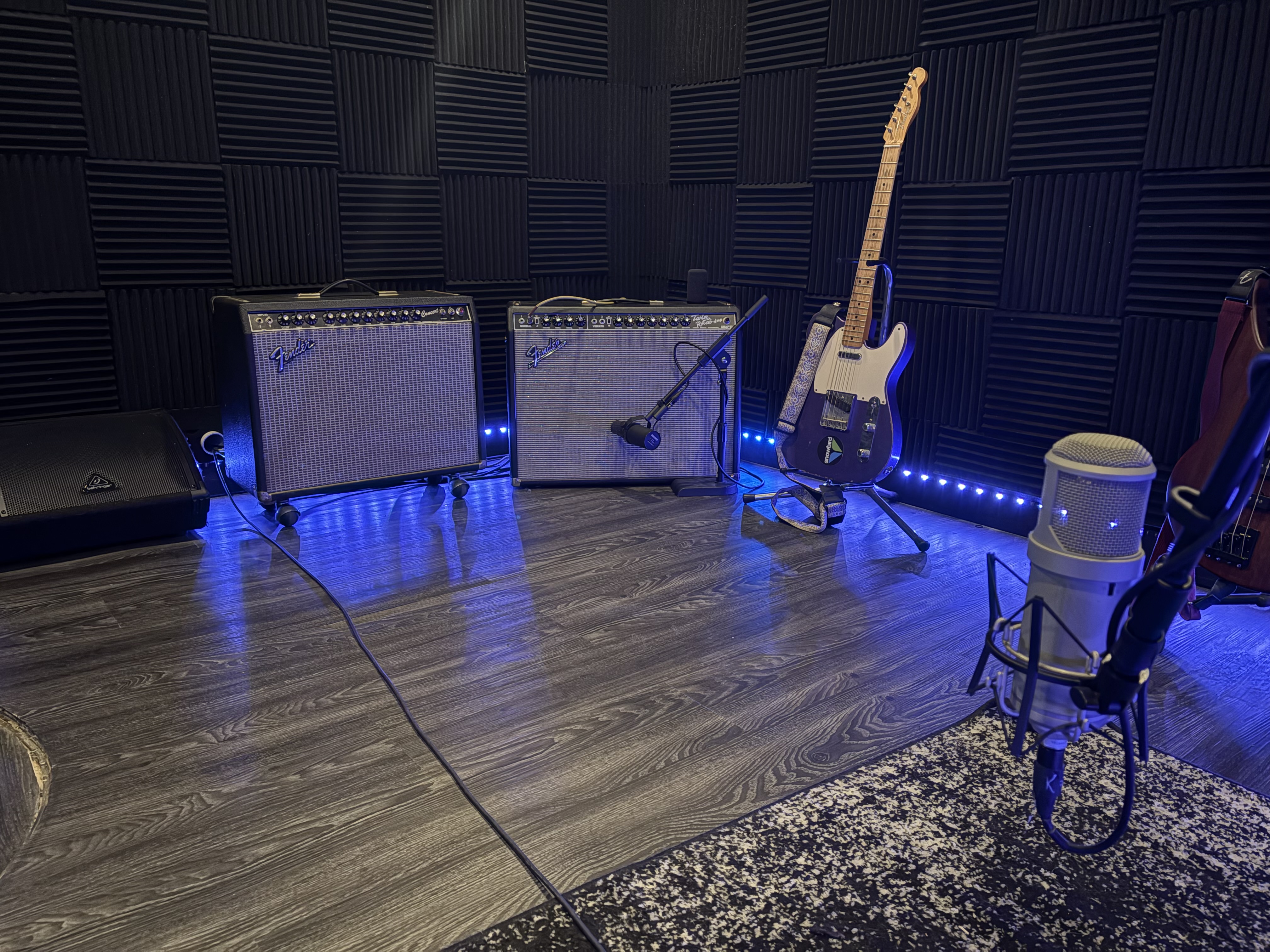 Tracking Room image 3